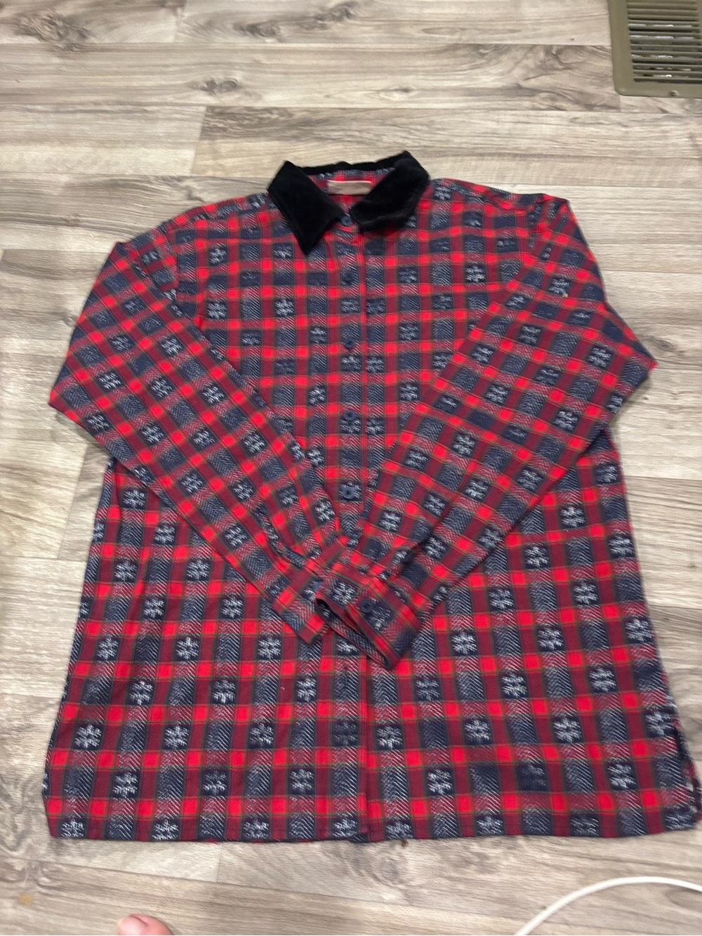 Basic Editions Red and Black Plaid Button-Down Shirt with Contrast Collar